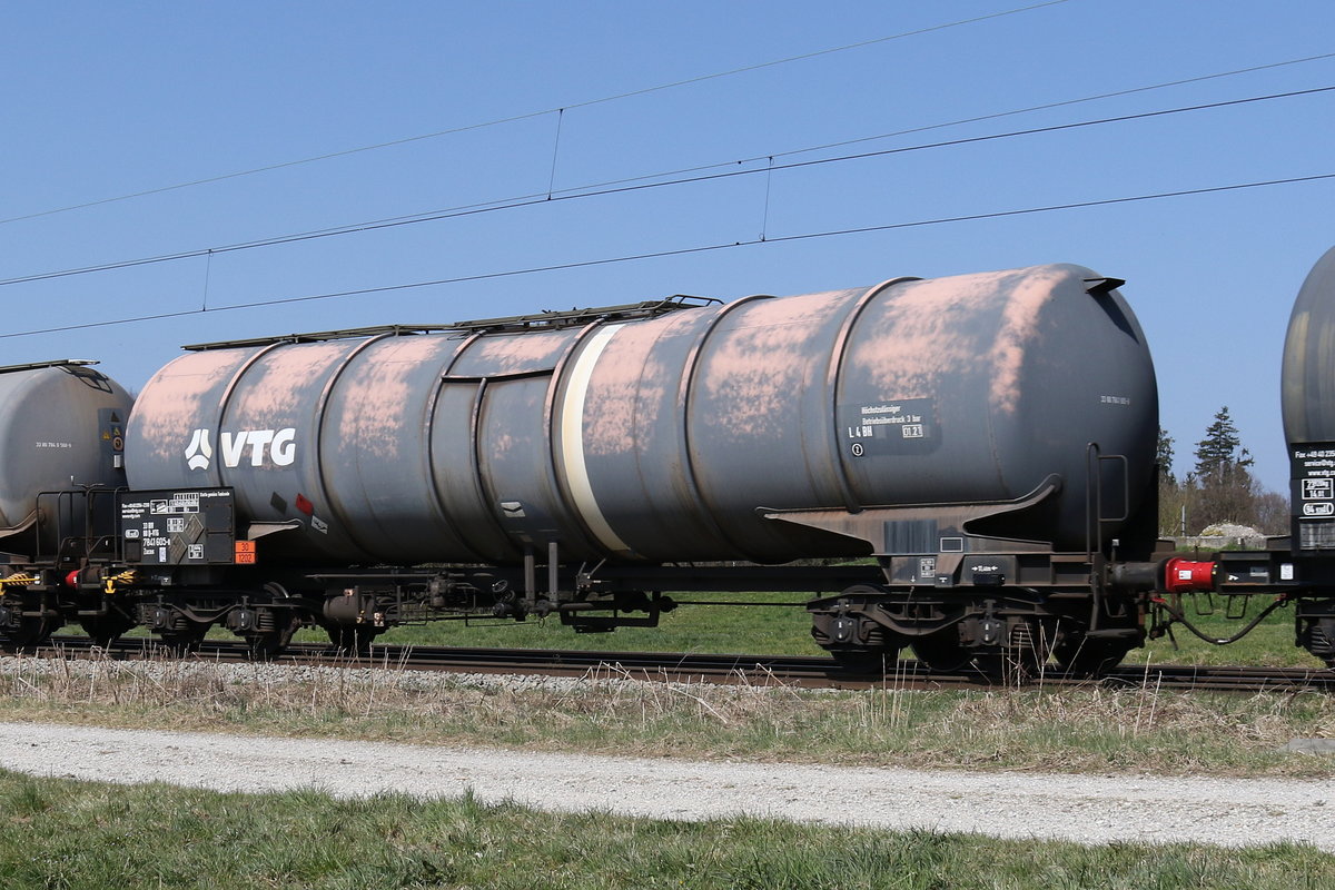 7841 605 (Zacns) von  VTG  am 7. April 2020 bei Grabenst�tt.