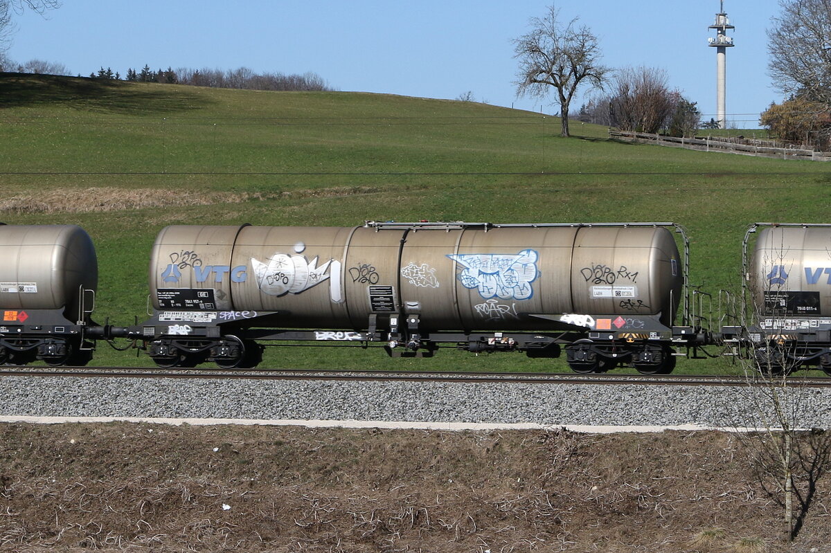 7841 957 (Zacns) von  VTG  am 19. M�rz 2025 bei Axdorf.