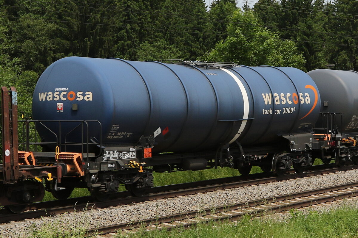 7843 304 (Zans) von  WASCOSA  am 8. Juni 2021 bei Grabenst�tt.