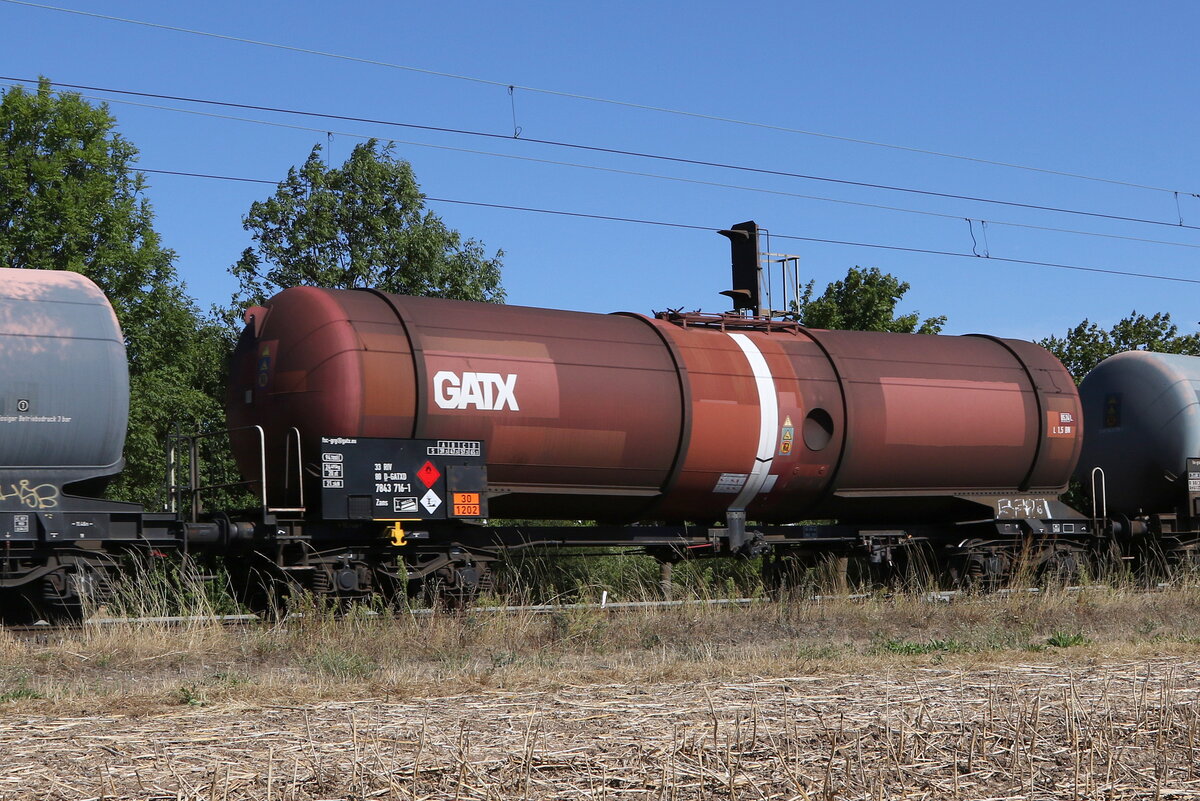 7843 716 (Zans) von  GATX  am 6. August 2022 bei Th�ngersheim.