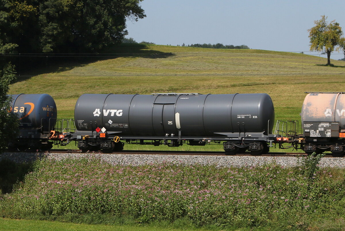 7843 775 (Zacns) von  VTG  am 12. August 2025 bei Axdorf.