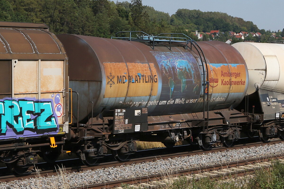7843 988 (Zans) der  Amberger Kaolinwerke  am 4. August 20222 bei Sulzbach/Rosenberg.