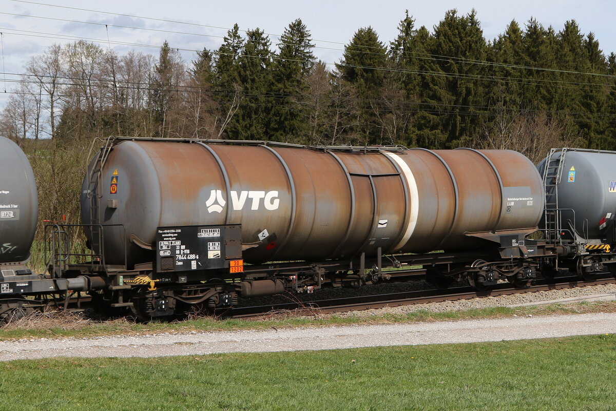 7844 488 (Zans) von  VTG  am 7. April 2022 bei Grabenst�tt.