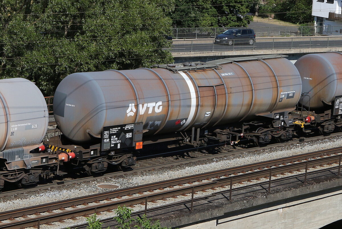 7844 541 (Zans) von  VTG  am 8. August 2022 bei Gem�nden am Main.
