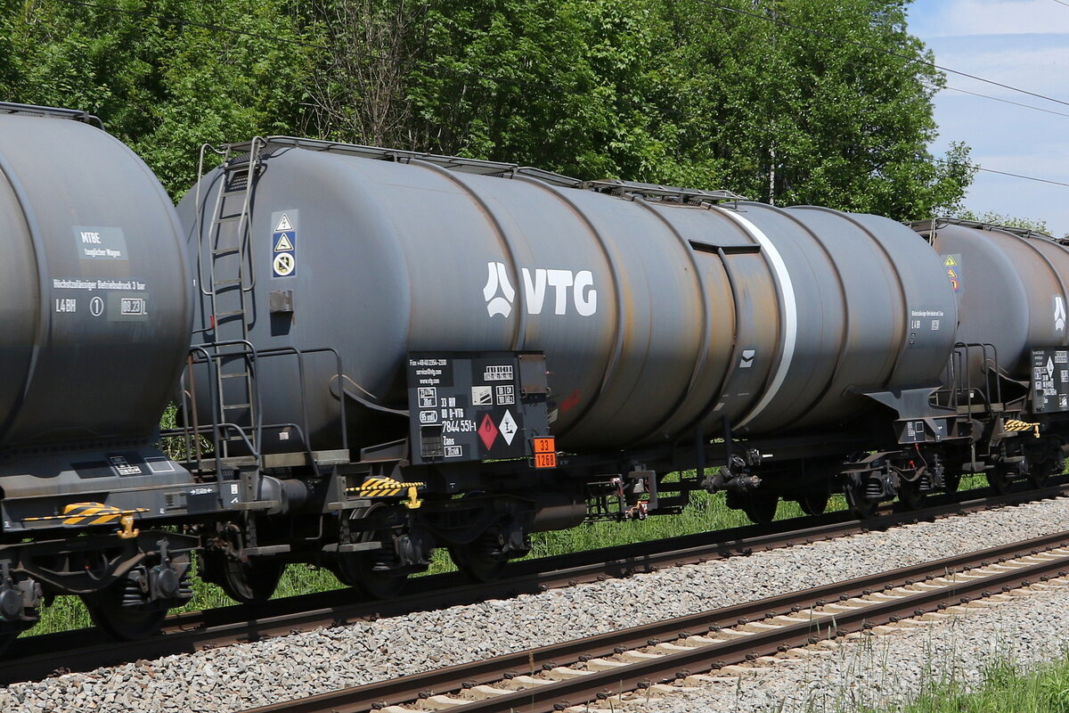 7844 551 (Zans) von  VTG  am 2. Juni 2021 bei Grabenst�tt.