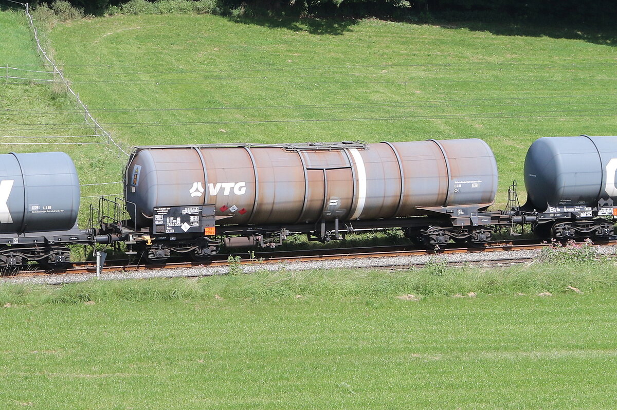 7844 554 (Zans) von  VTG  am 13. August 2025 bei Axdorf.