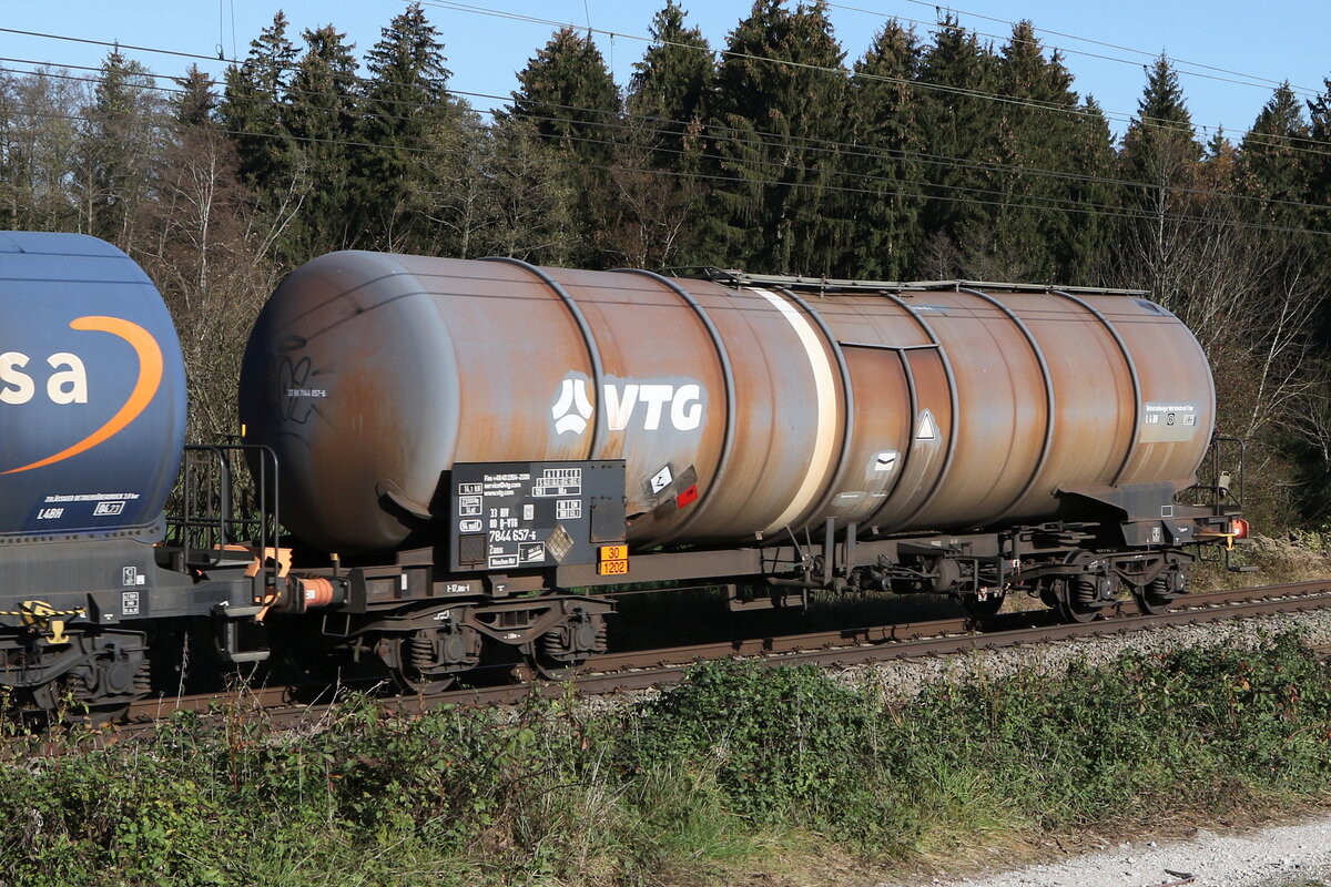 7844 657 (Zans) von  VTG  am 31. Oktober 2022 bei Grabenst�tt.