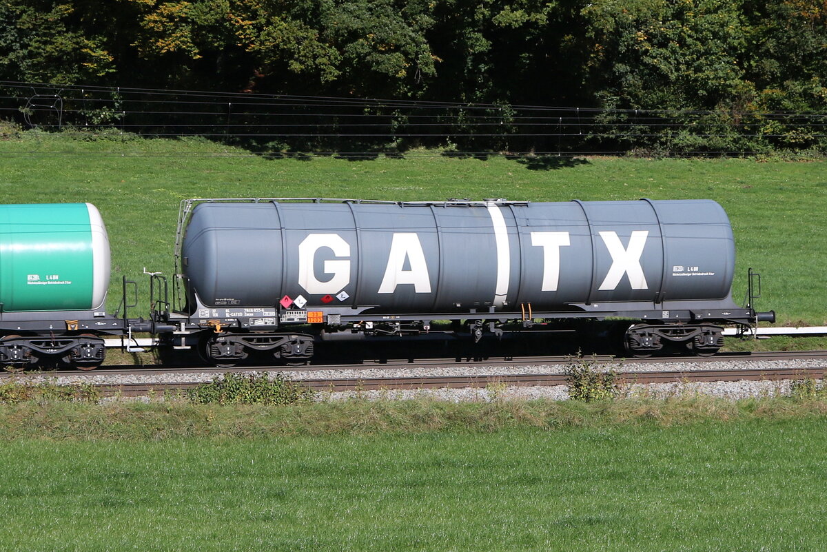 7846 855 (Zacns) von  GATX  am 9. Oktober 2024 bei Axdorf.