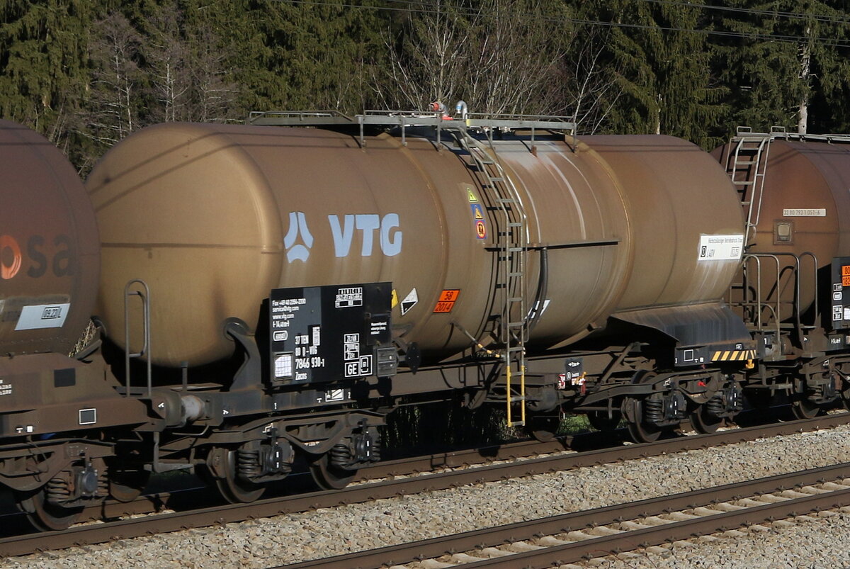 7846 930 (Zacens) von  VTG  am 31. Dezember 2021 bei Grabenst�tt.