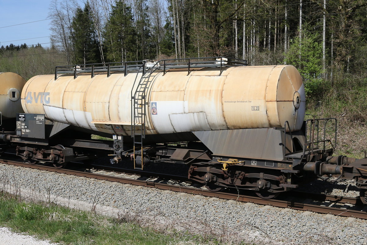 7848 040 (Zans) von  VTG  am 15. April 2020 bei Grabenst�tt.