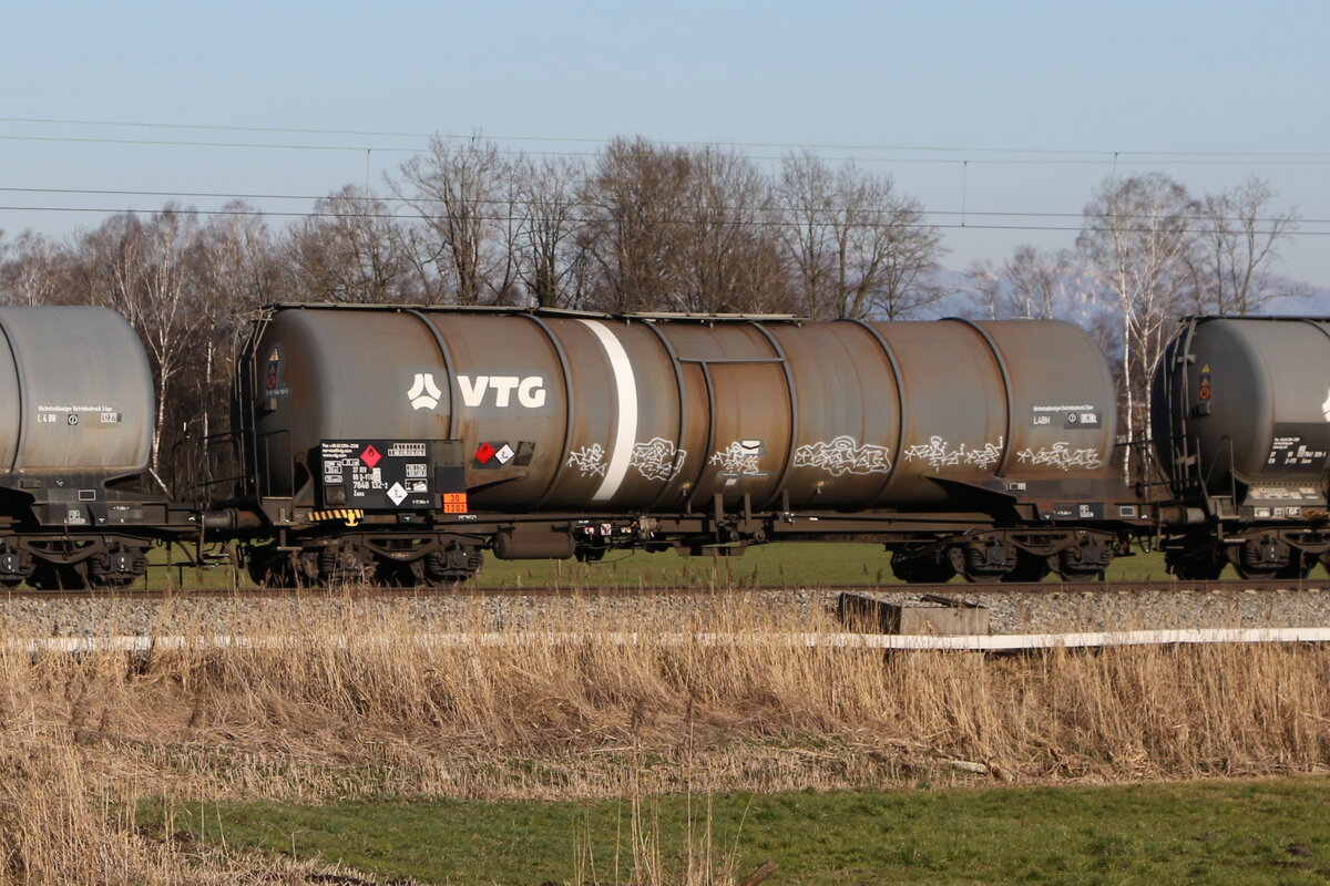 7848 132 (Zans) von  VTG  am 18. M�rz 2025 bei Bernau.