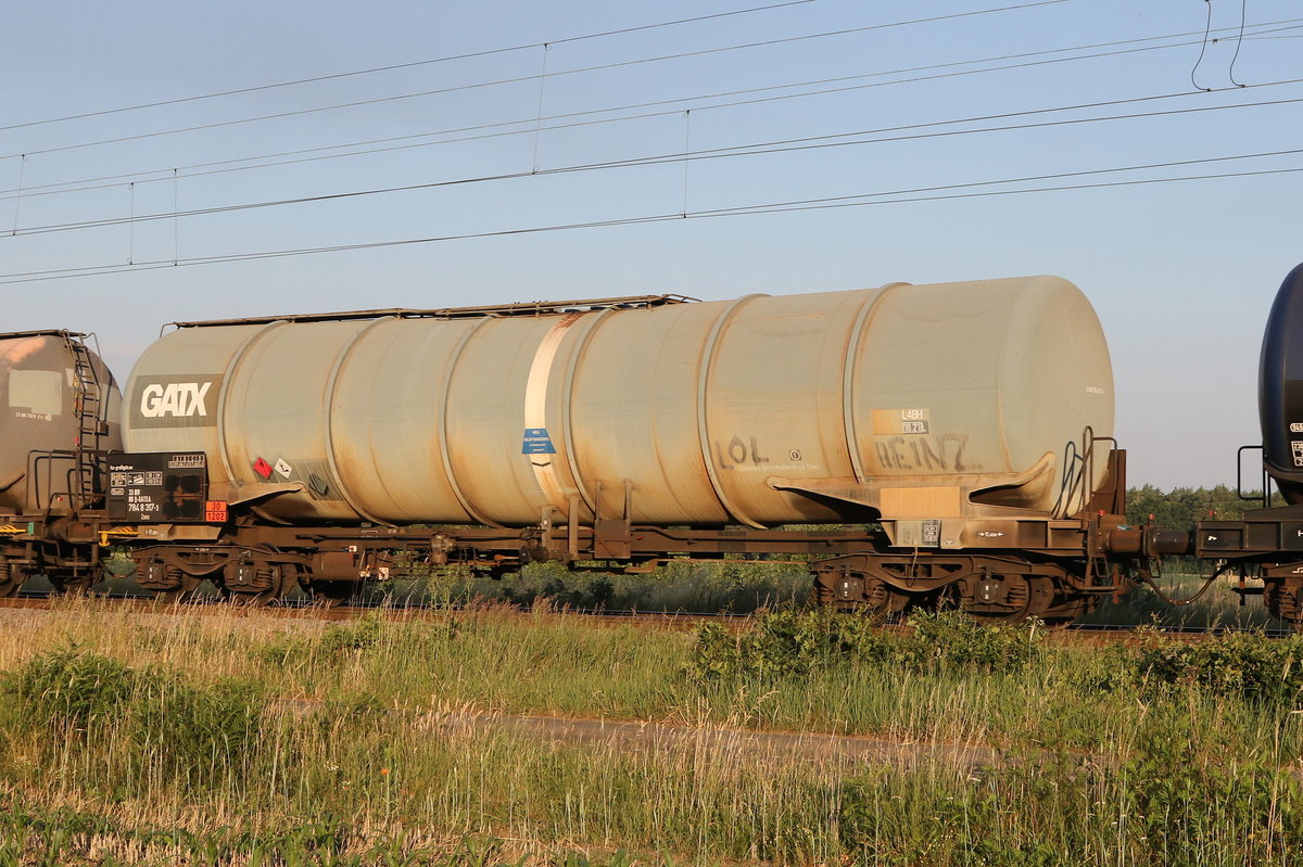 7848 317 (Zans) von  GATX  am 27. Juni 2020 bei D�rverden.