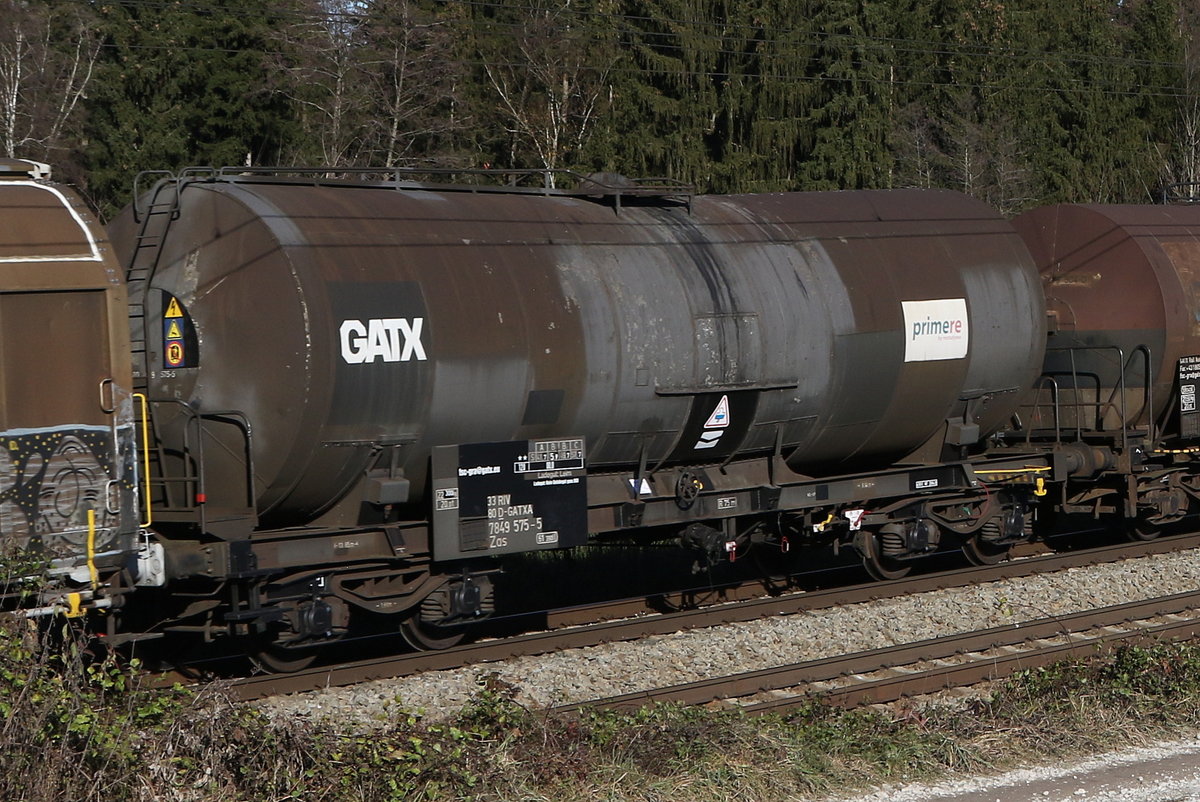 7849 575 (Zas) von  GATX  am 18. November 2020 bei Grabenst�tt.