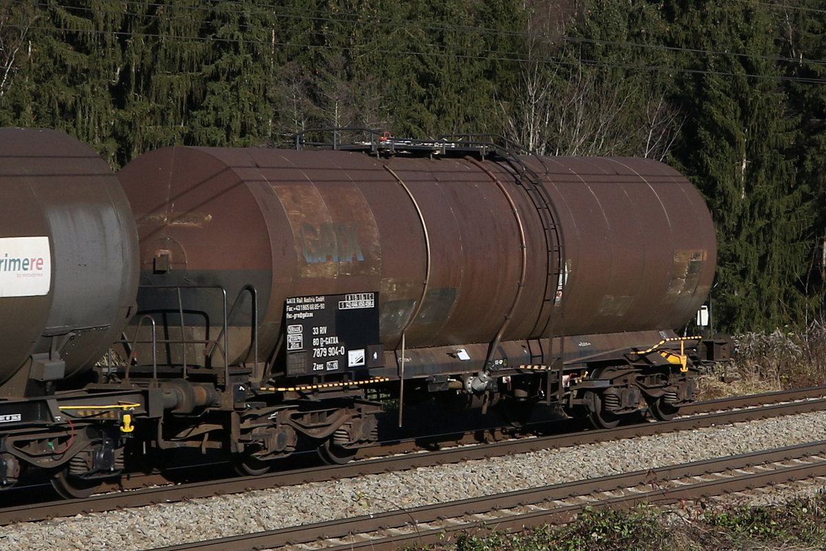7849 904 (Zaes) von  GATX  am 18. November 2020 bei Grabenst�tt.