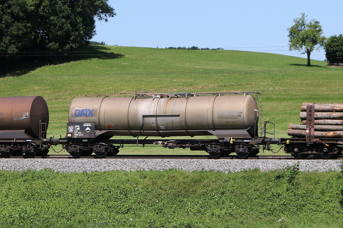 7868 541 (Zacs) von  GATX  am 25. Juni 2025 bei Axdorf.