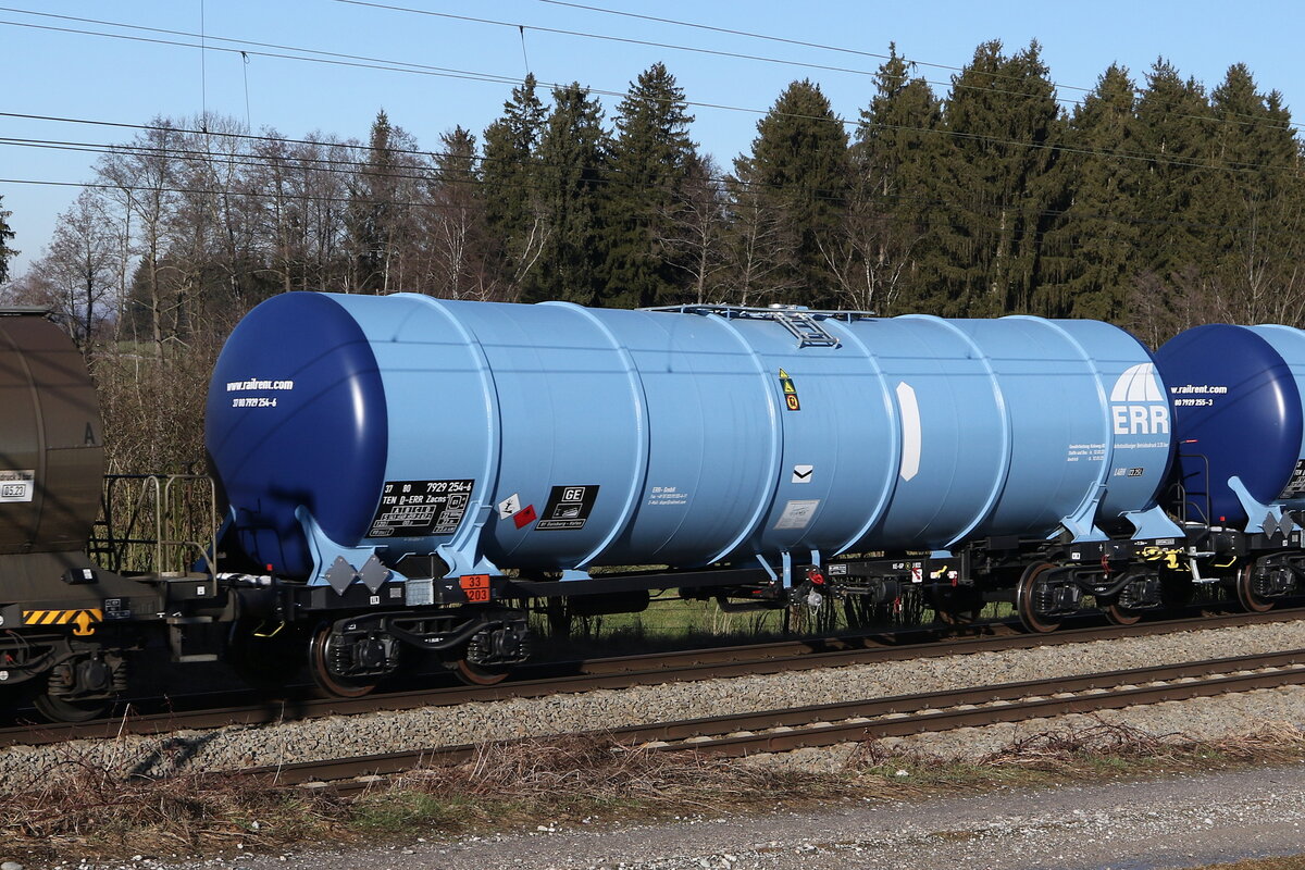 7929 254 (Zacns) von  ERR  am 19. Januar 2022 bei Grabenst�tt.