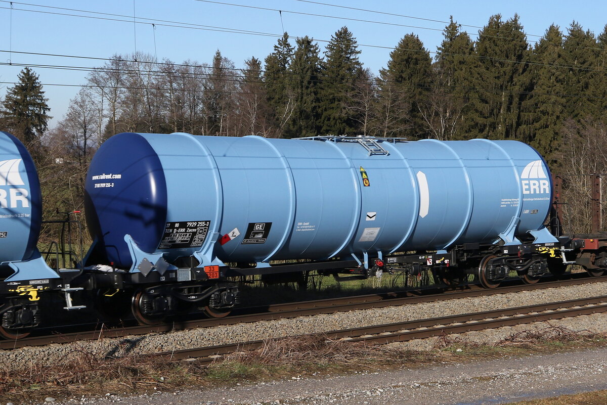 7929 255 (Zacns) von  ERR  am 19. Januar 2022 bei Grabenst�tt.