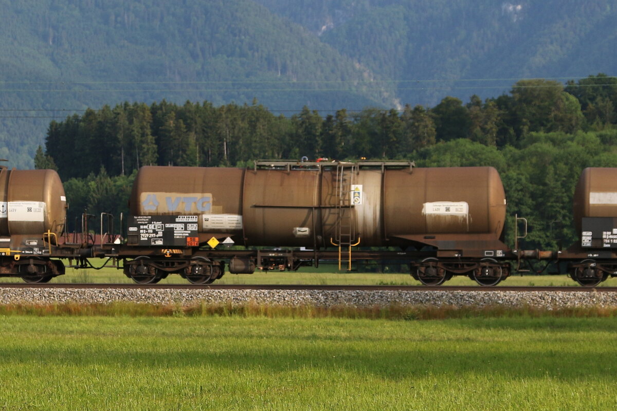 7929 297 (Zacns) von VTG2 am 10. Juni 2021 bei �bersee.