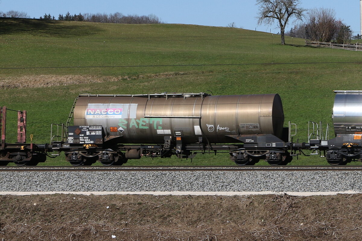 7931 445 (Zacens) von  NACCO  am 19. M�rz 2025 bei Axdorf.
