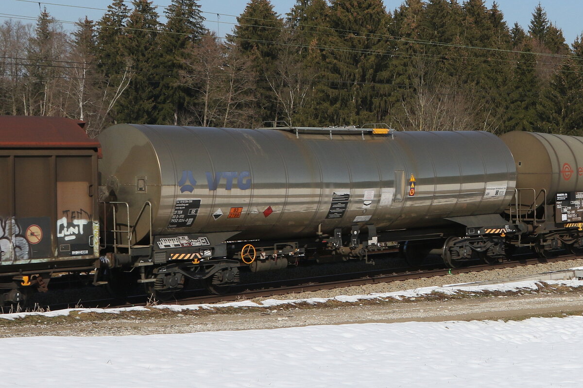 7932 024 (Zacens) von  VTG  am 2. M�rz 2023 bei Sossau.