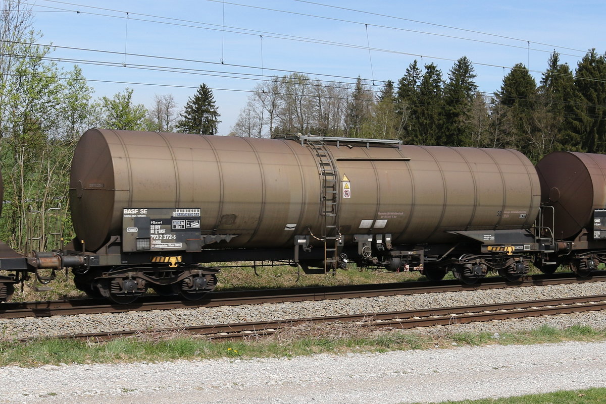 7932 372 (Zacens) von  BASF  am 15. April 2020 bei Grabenst�tt.