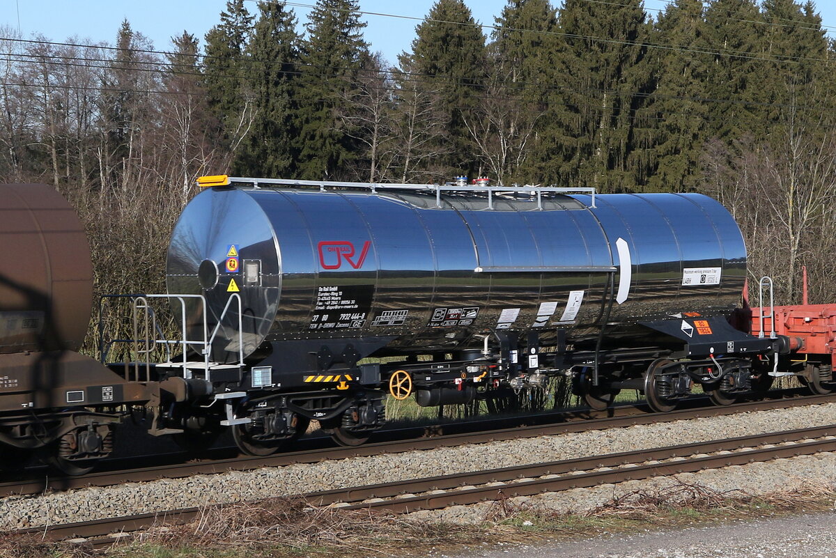 7932 444 (Zacens) von  On Rail  am 19. Januar 2022 bei Grabenst�tt.