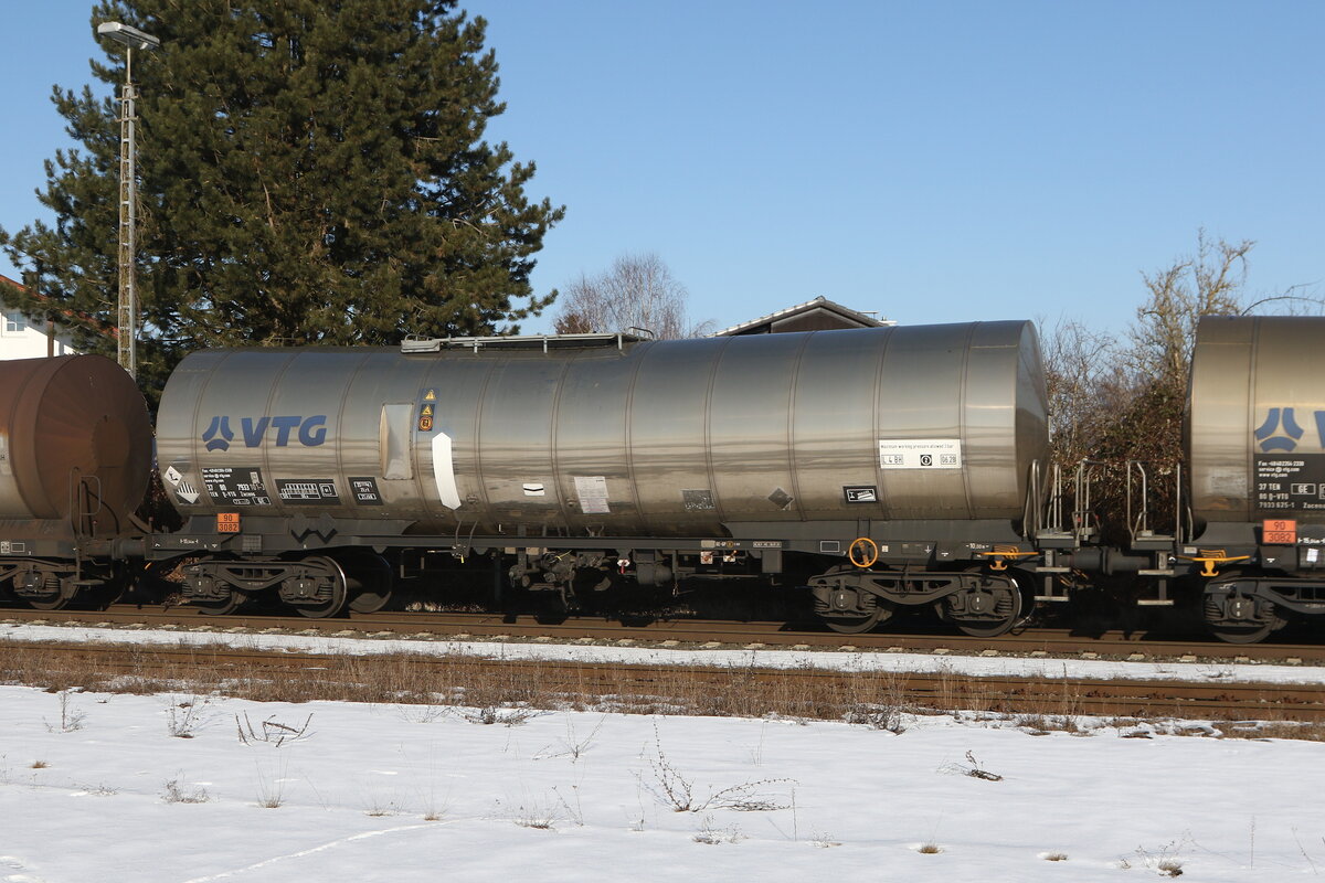 7933 101 (Zacens) von  VTG  am 21. Januar 2026 bei Pirach.