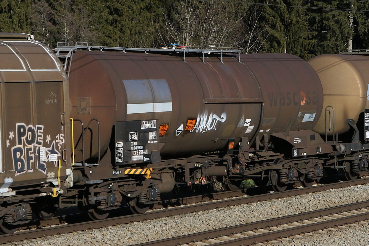 7933 951 (Zacens) von  WASCOSA  am 31. Dezember 2021 bei Grabenst�tt.