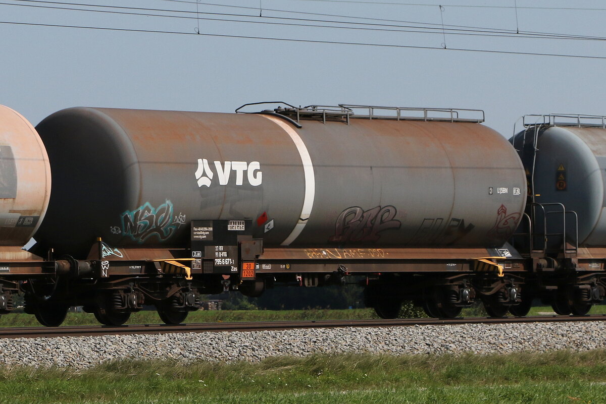 7956 671 (Zas) von  VTG  am 21. August 2021 bei �bersee am Chiemsee.