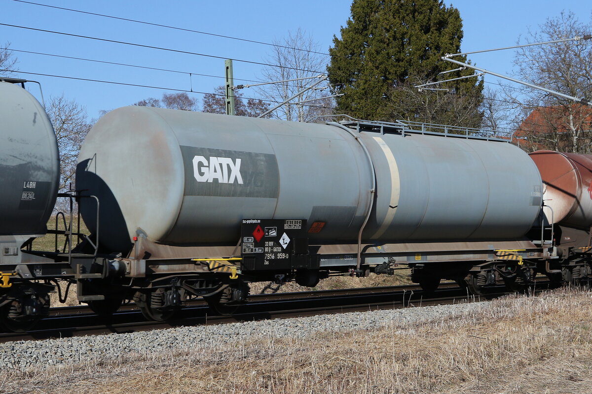 7956 959 (Zas) von  GATX  am 8. M�rz 20222 bei �bersee.
