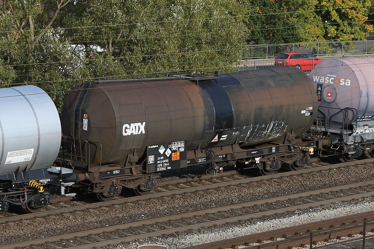 7978 7336 (Zacs) von  GATX  am 10. Oktober 2022 bei Gem�nden.