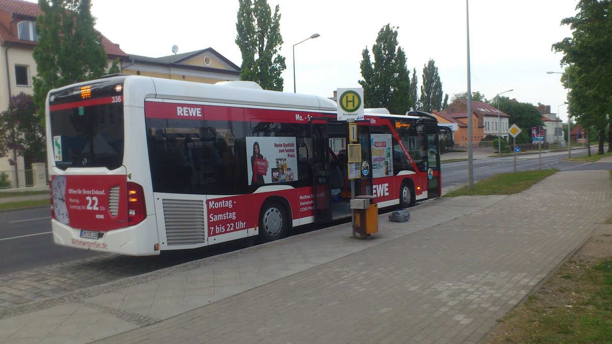 .....aber auch dieser Citaro C2 mit der Rewe Werbung ist im Stadtbild zusehen