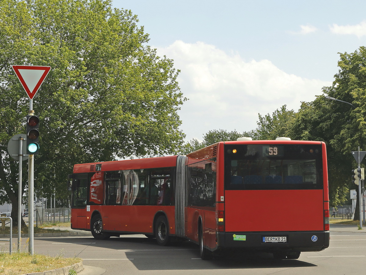 Abiegevorgang in die B 96 eines MAN NG 313 (ex.KVG Kiel) vom Reisebüro & Omnibusbetrieb Karsten Brust, vom Bahnhof Berlin Flughafen Schönefeld am 01. Juli 2019 im Rahmen des SEV der S-Bahn Berlin.