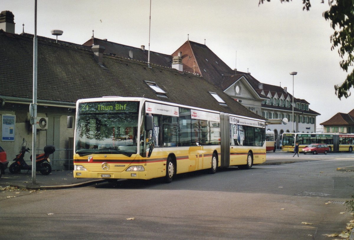 (AE 33) - Aus dem Archiv: STI Thun - Nr. 85/BE 543'385 - Mercedes am 10. November 2003 beim Bahnhof Thun