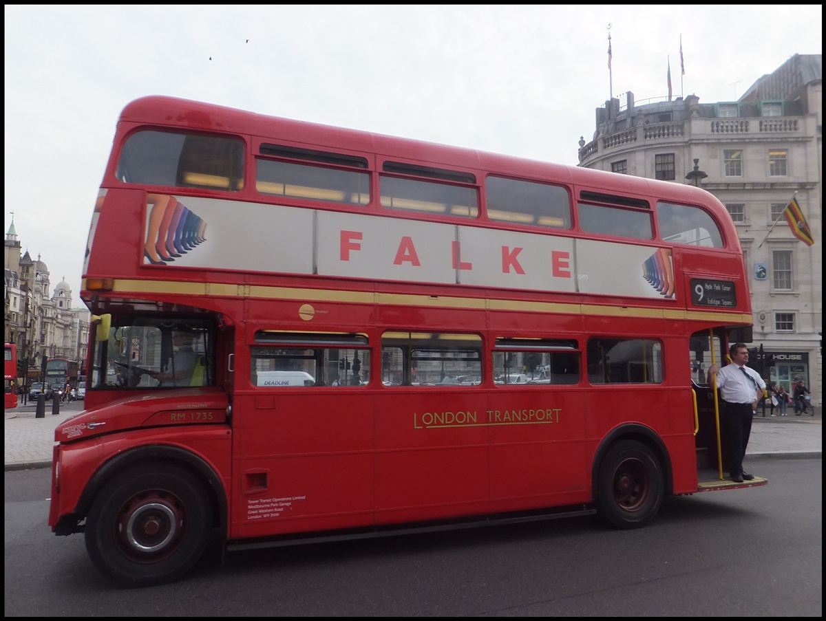 AEC Routenmaster von Tower Transit London in London.