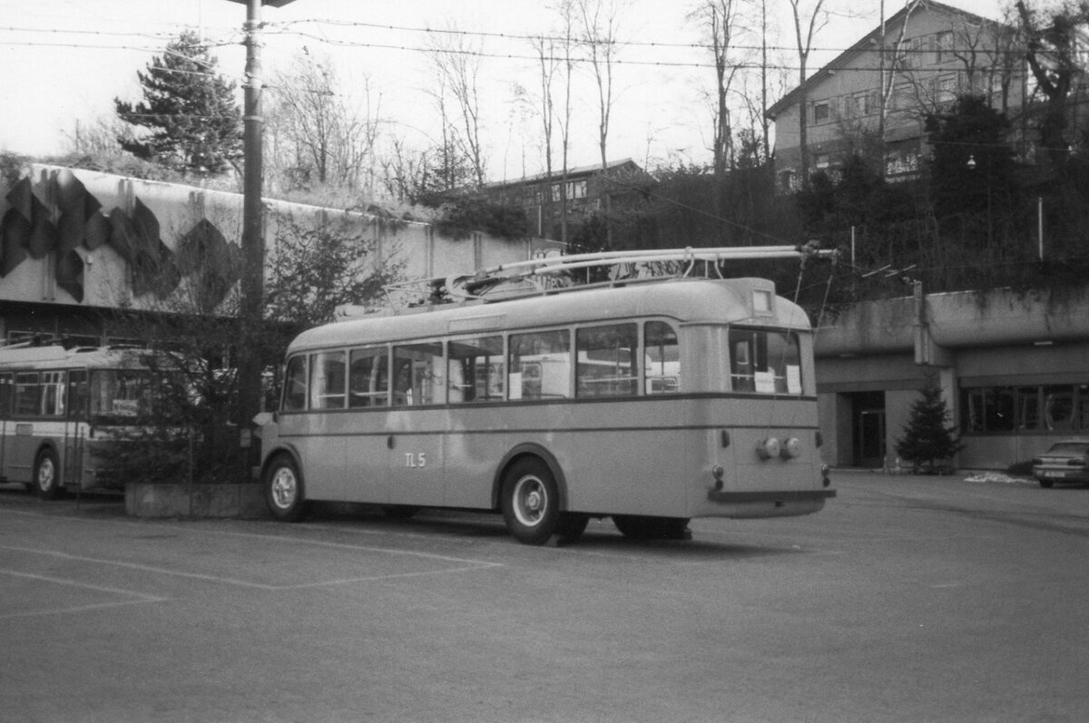 (AG 20) - Aus dem Archiv: TL Lausanne - Nr. 5 - FBW/Eggli Trolleybus (ex Nr. 505; ex Nr. 5) am 13. Dezember 2005 in Lausanne, Dpt Borde