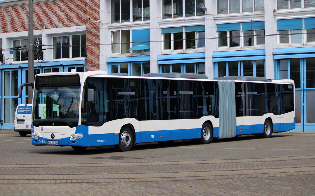 Am Nachmittag des 25.06.2021 stand der neue Citaro auf dem Gel�nde der Rostocker Stra�enbahn AG.