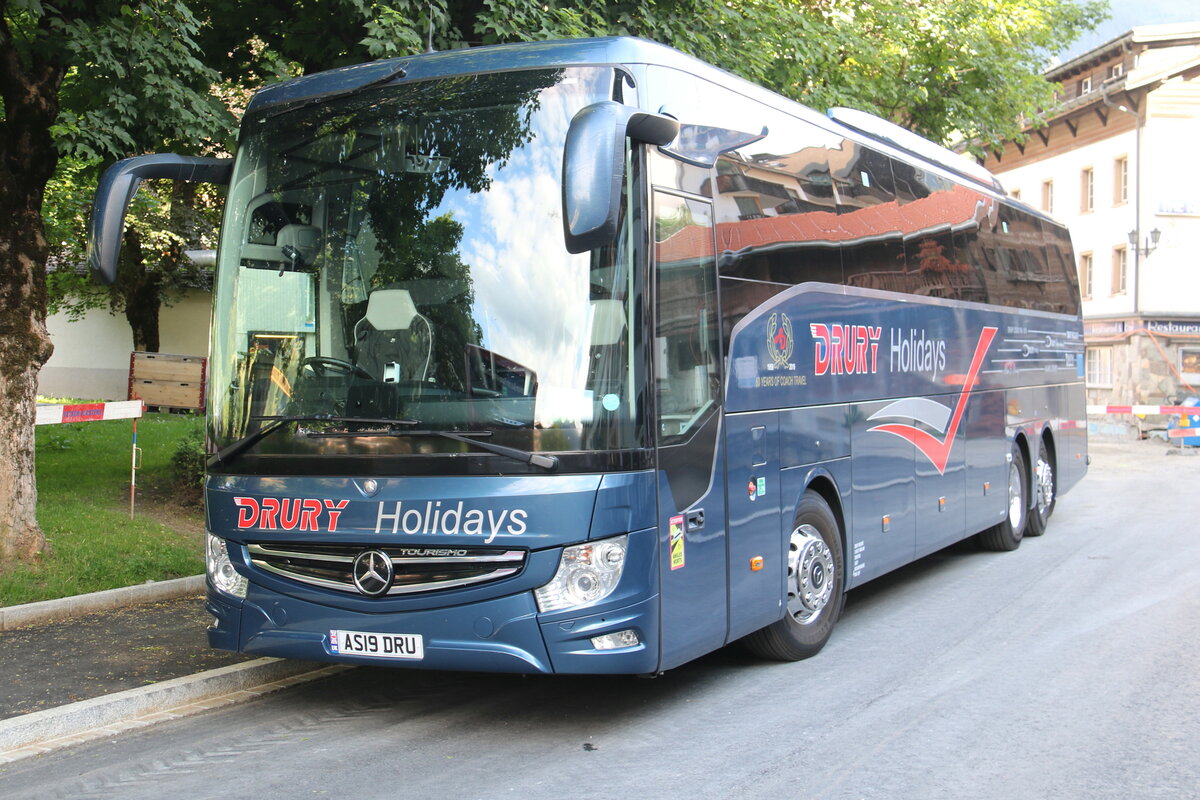 Aus England: Drury Holidays, Olney - AS19 DRU - Mercedes am 8. Juli 2023 in Klosters (Aufnahme: Martin Beyer)