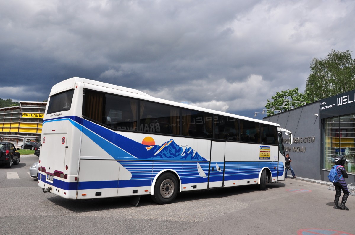 Bova Futura mit Radanhnger aus der CZ am 17.5.2015 in Krems.