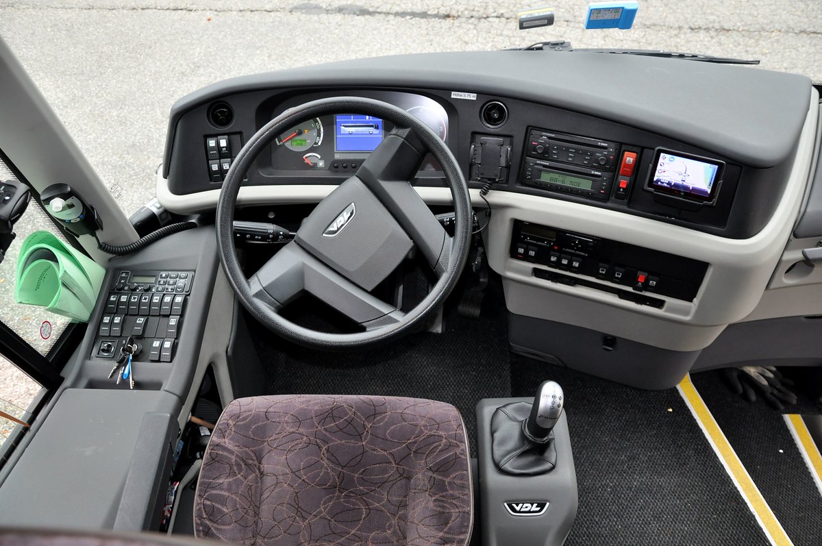 Cockpit des VDL Futura von Grner Omnibusse (MEINFERNBUS.de) Flix Bus aus der BRD in Krems gesehen.