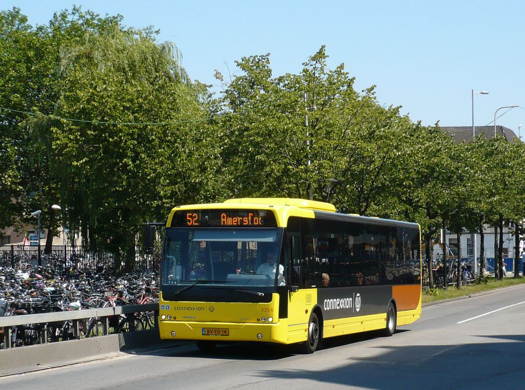 Connexxion Bus 3254 DAF VDL Berkhof Ambassador 200 Baujahr 2008. Smakkelaarsveld, Utrecht 25-07-2012.