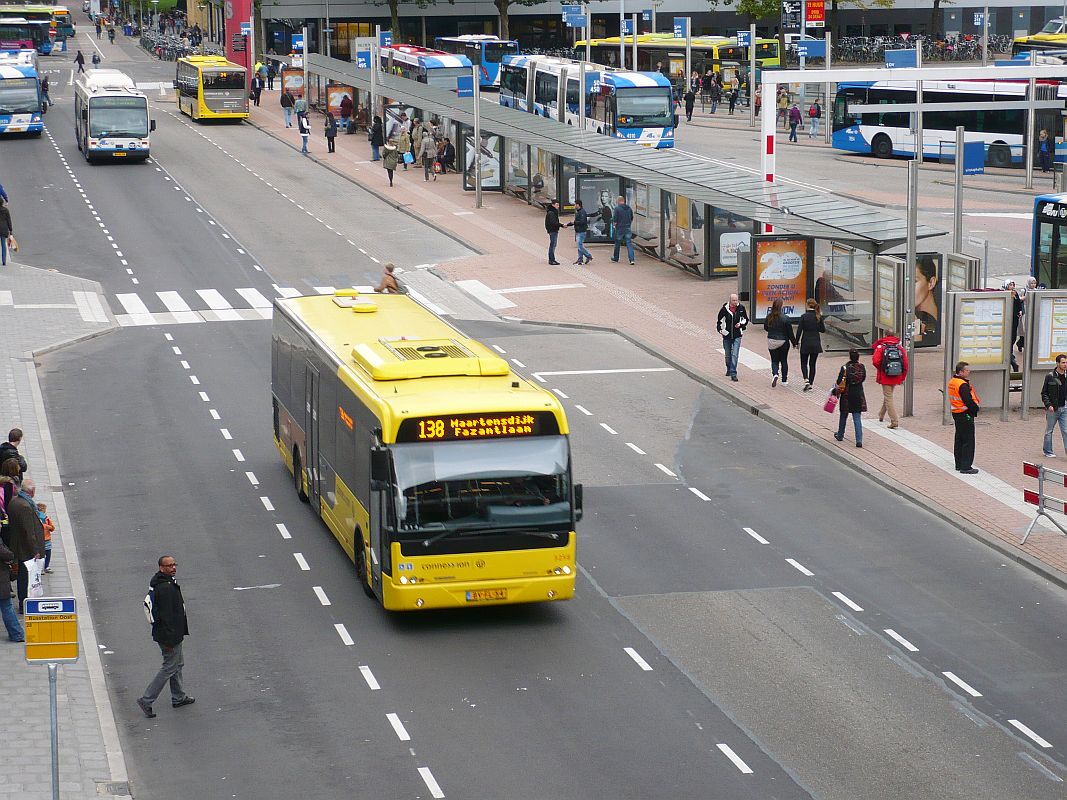 Connexxion Bus 3258 DAF VDL Berkhof Ambassador 200 Baujahr 2008. Stationsplein, Utrecht 09-10-2013.