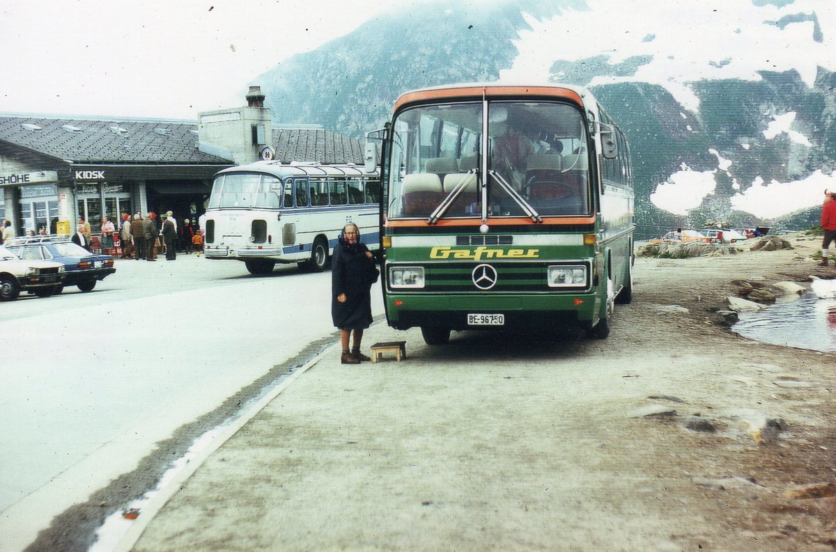 (D 007) - Aus dem Archiv: Gafner, Thun - BE 96'750 - Mercedes im August 1980 auf dem Nufenenpass