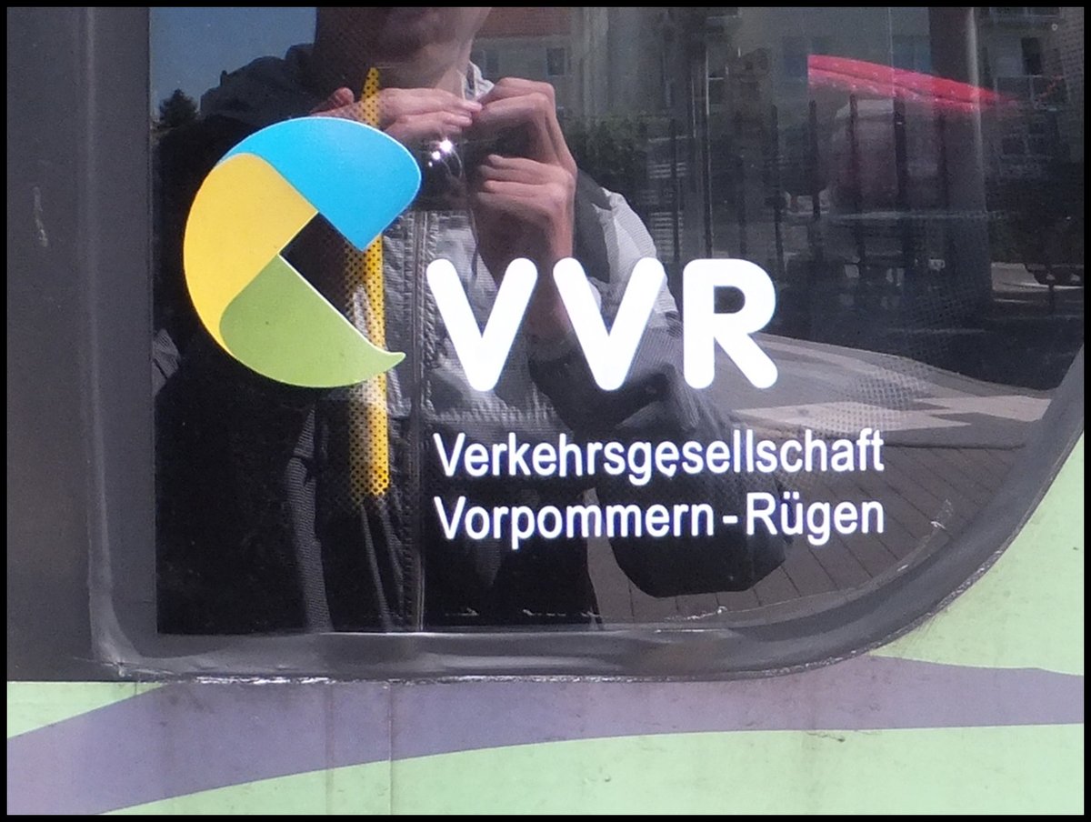 Der erste Bus auf Rgen mit dem  VVR  Logo in Bergen.