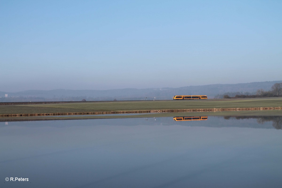 Der Unbekannte Oberpfalzbahn Lint41 kommt als OPB79717 Marktredwitz - Regensburg bei Oberteich wieder zur�ck. 18.03.16