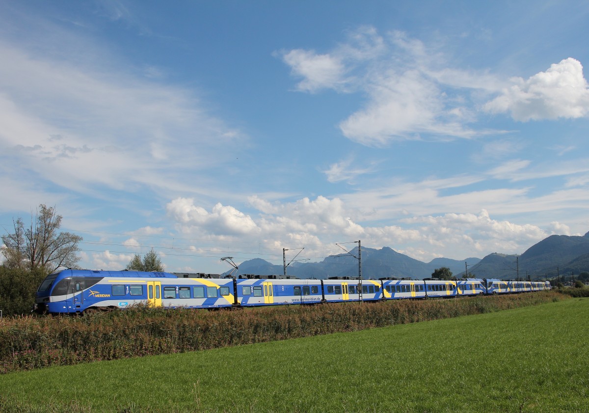 Dreiteilige  Meridian -Garnitur auf dem Weg nach M�nchen am 11. September 2015 bei Weisham.