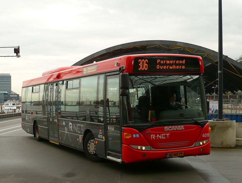 EBS R-net Bus 4010 Scania Omnilink Baujahr 2011. Amsterdam Centraal Station 18-09-2013.