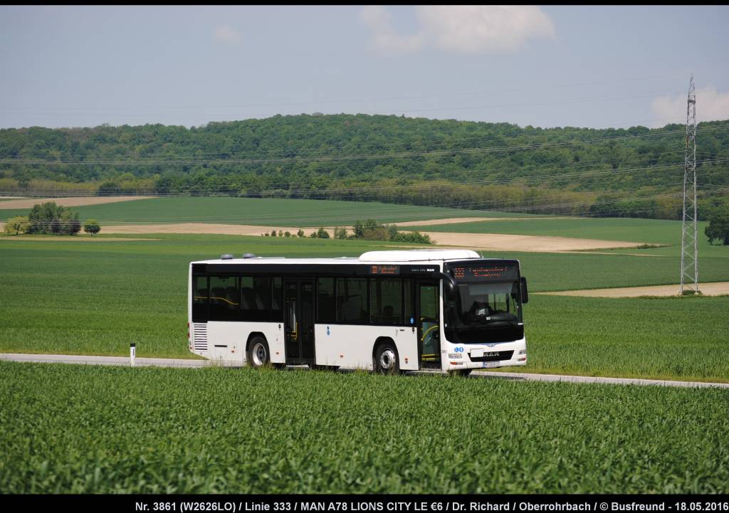 Ein MAN A78 LIONS CITY LE Ü von Dr. Richard (Wien) unterwegs zwischen den Feldern Niederösterreichs.