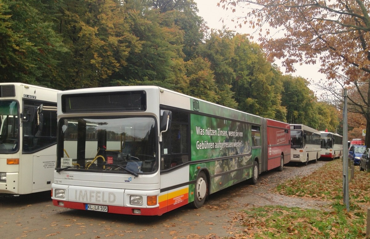 Ein MAN NG 272.2 von Busverkehr Imfeld, abgestellt auf einem Groparkplatz fr Park-and-Ride-Busse am 20.10.2013.