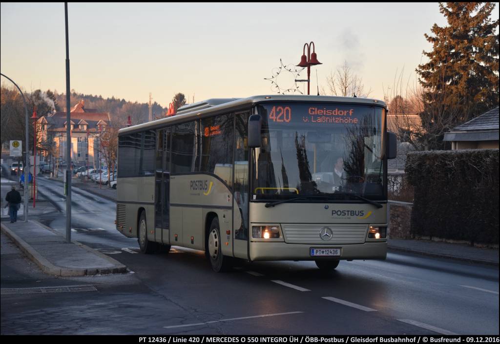 Ein MERCEDES O 550 INTEGRO H auf der Linie 420 in Gleisdorf.